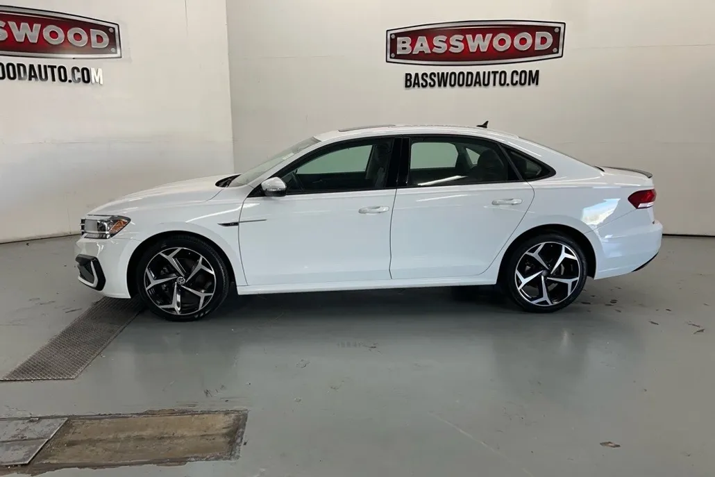 2020 Volkswagen Passat 2.0T R-Line photo 1