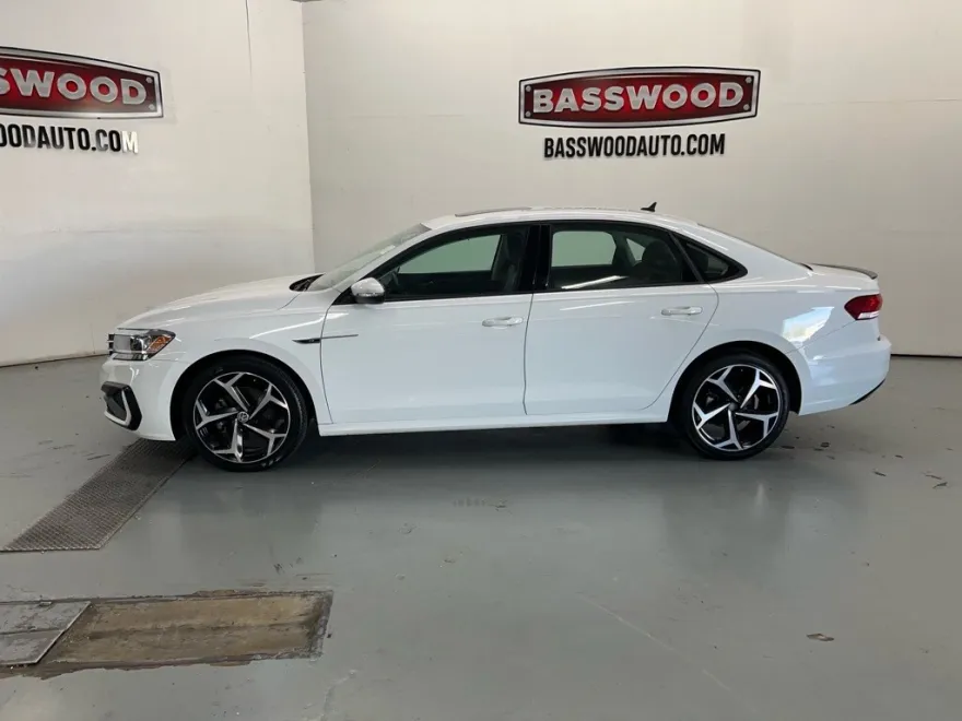2020 Volkswagen Passat 2.0T R-Line photo 1