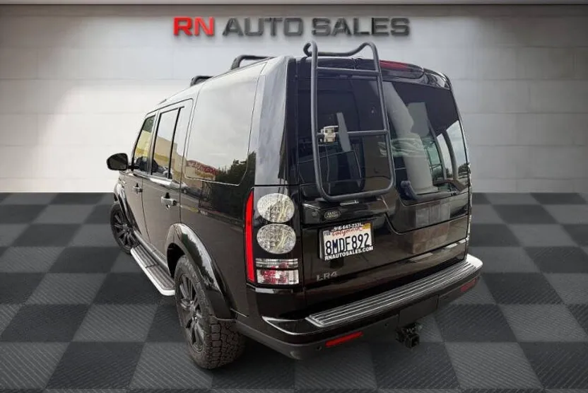 2015 Land Rover LR4 Base photo 1