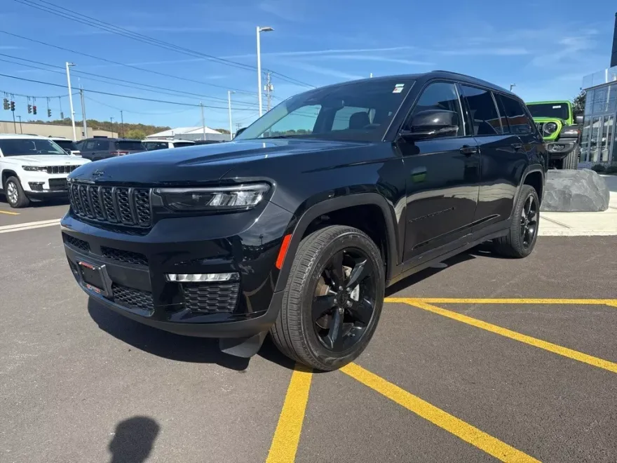 2023 Jeep Grand Cherokee Limited photo 1