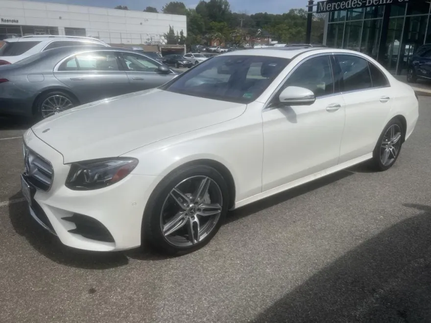 2018 Mercedes Benz E 300 4MATIC Sedan photo 1