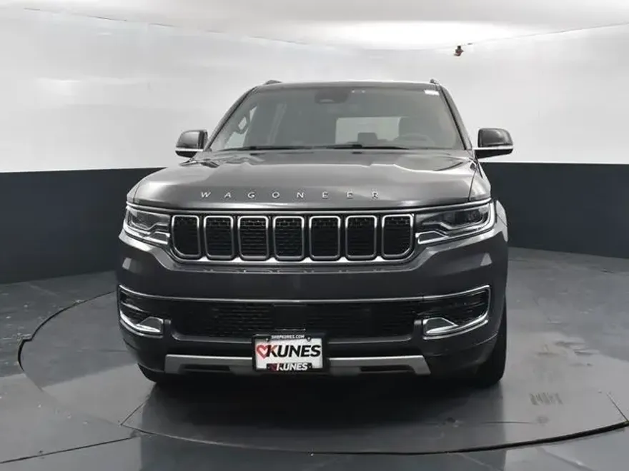 2024 Jeep Wagoneer L Series II photo 1