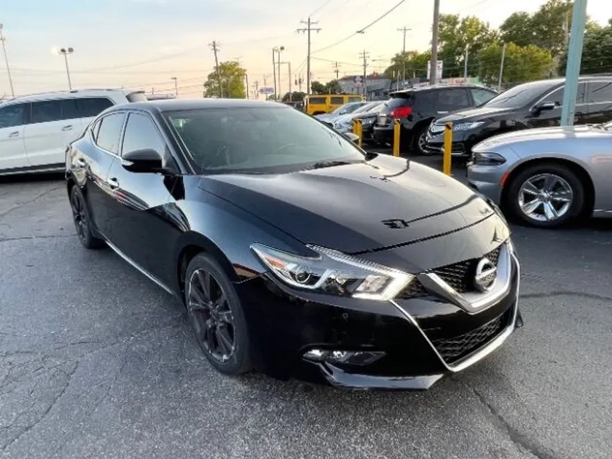2017 Nissan Maxima SV photo 1