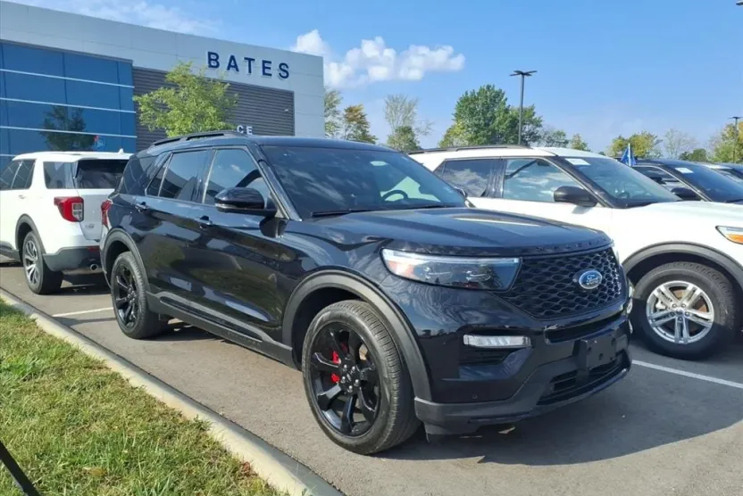 2023 Ford Explorer ST photo 1
