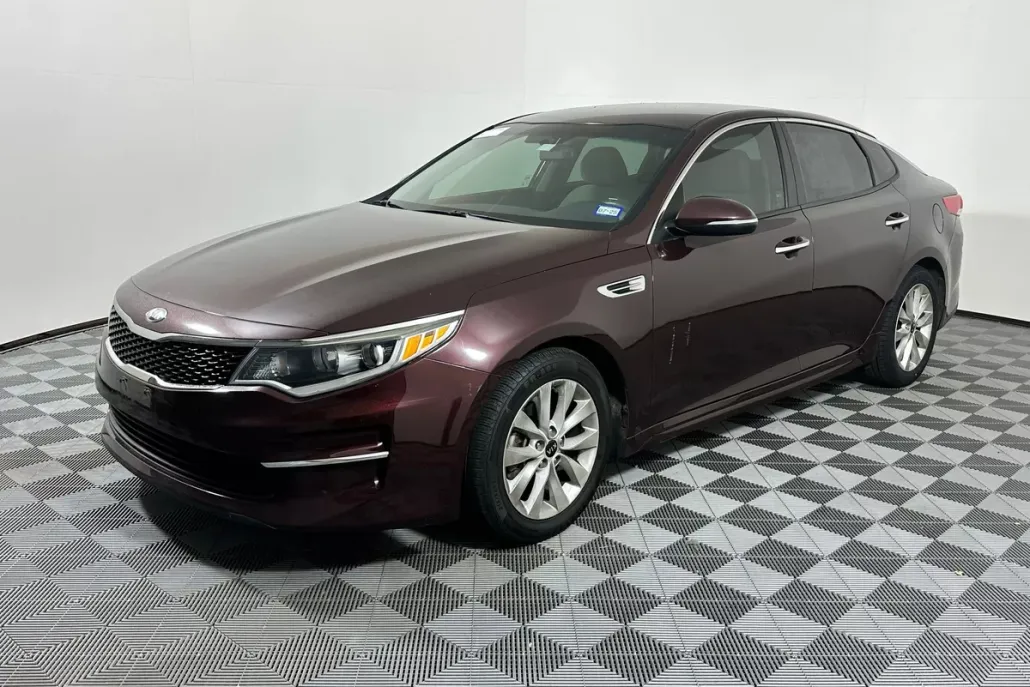 2018 Kia Optima LX photo 1