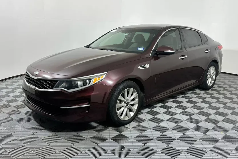 2018 Kia Optima LX photo 1