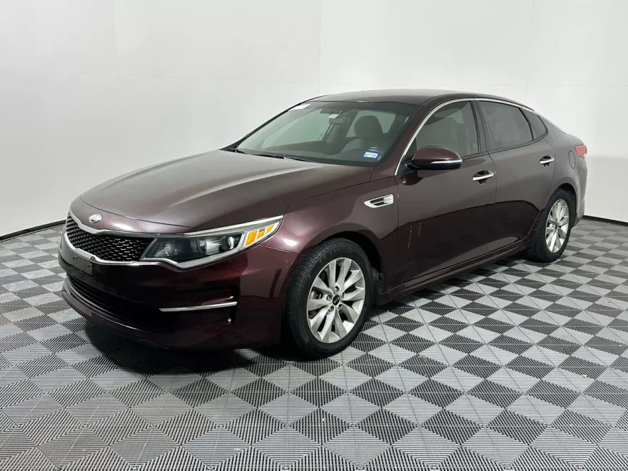 2018 Kia Optima LX photo 1