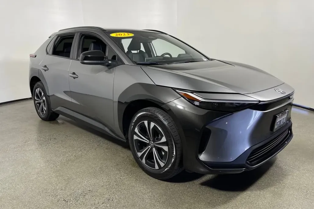 2023 Toyota bZ4X XLE photo 1