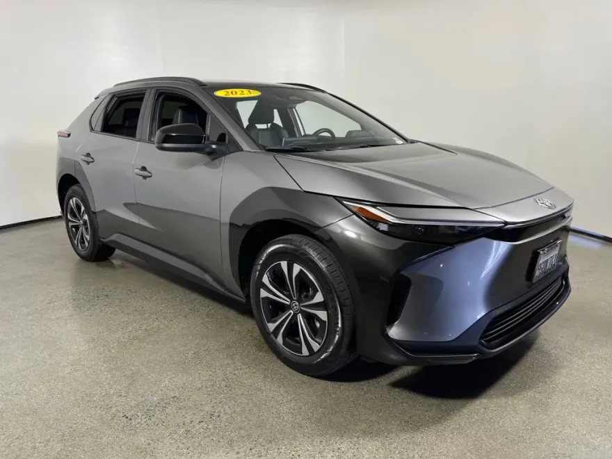 2023 Toyota bZ4X XLE photo 1