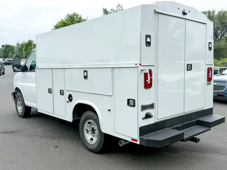 2025 Chevrolet Express 3500 Cutaway Van photo 1