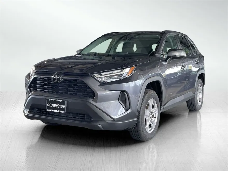 2025 Toyota RAV4 XLE photo 1