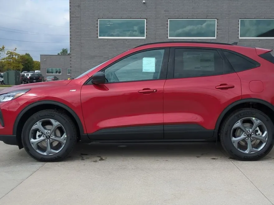 2025 Ford Escape ST-Line photo 1