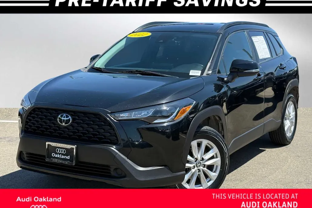 2022 Toyota Corolla Cross LE photo 1