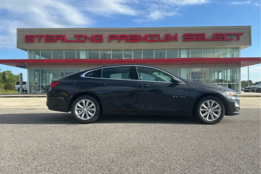 2023 Chevrolet Malibu 1LT photo 1