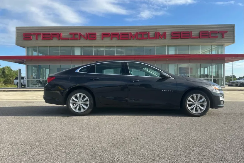 2023 Chevrolet Malibu 1LT photo 1