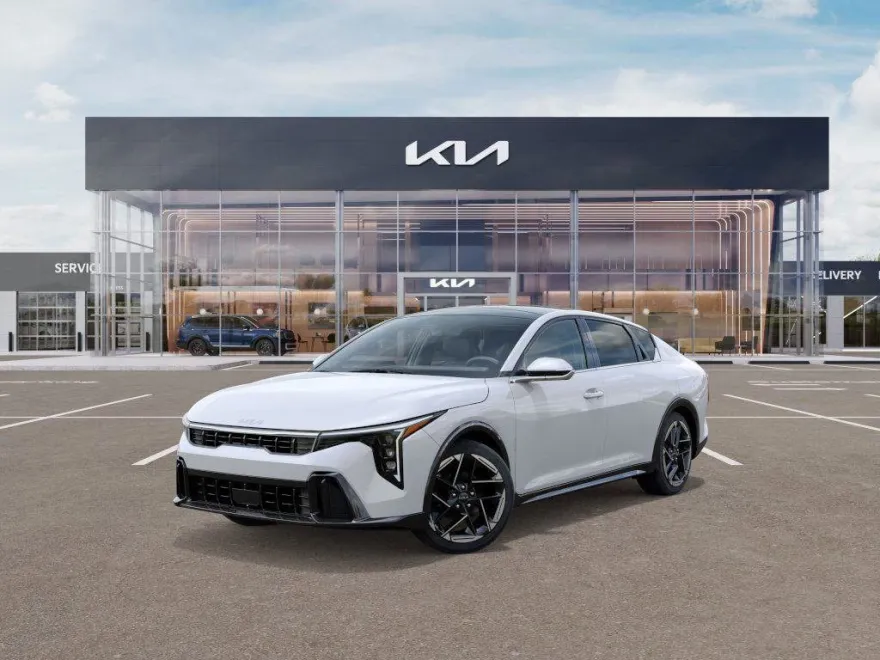 2025 Kia K4 GT-Line photo 1