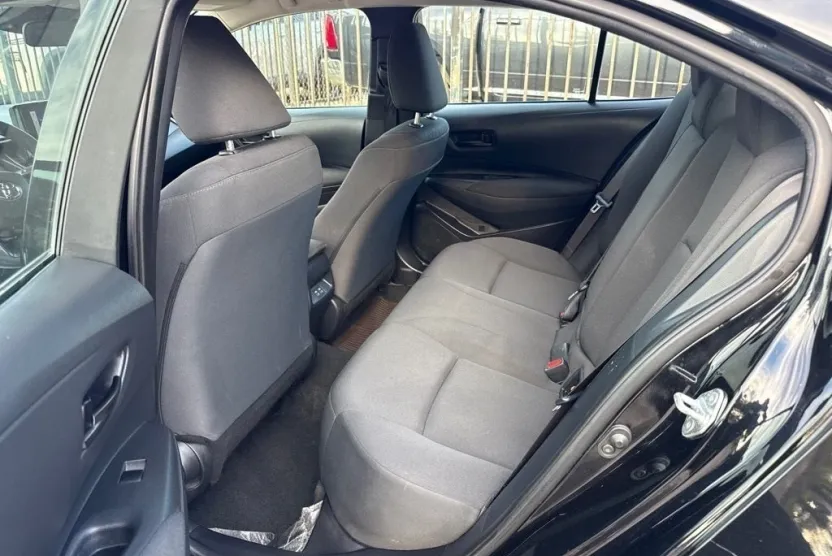 2023 Toyota Corolla LE photo 1