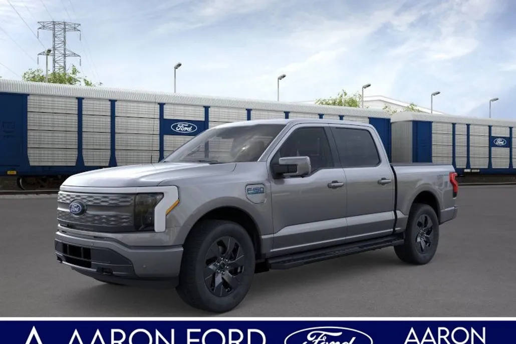 2025 Ford F-150 Lightning Lariat photo 1