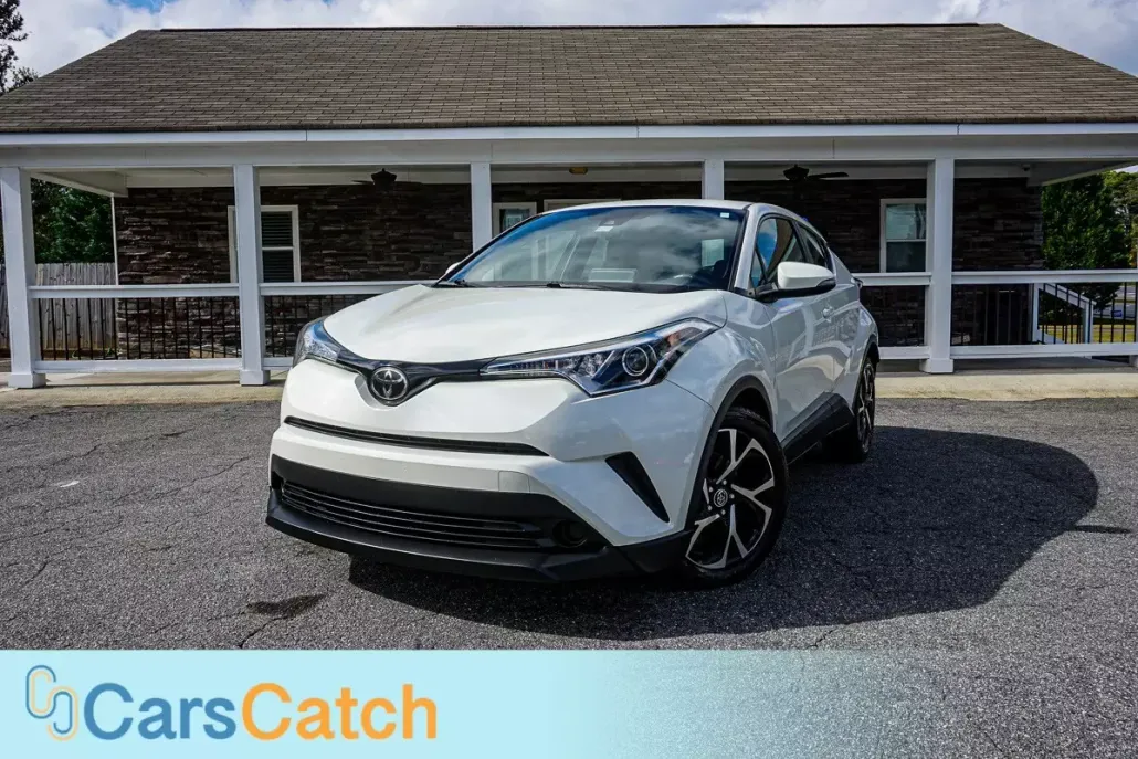 2019 Toyota C-HR XLE photo 1