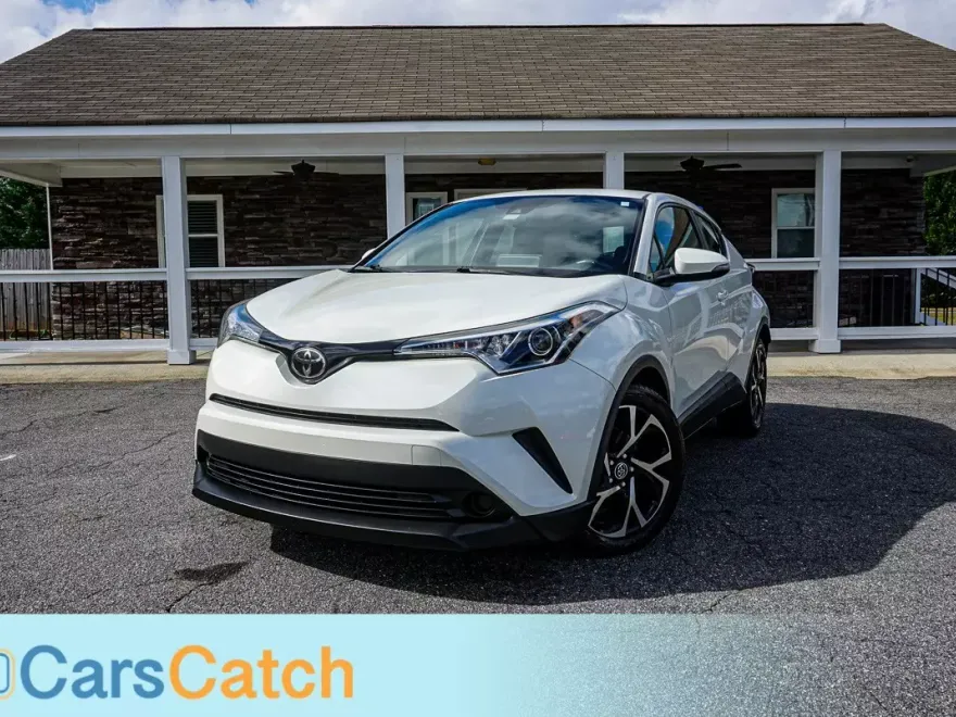 2019 Toyota C-HR XLE photo 1