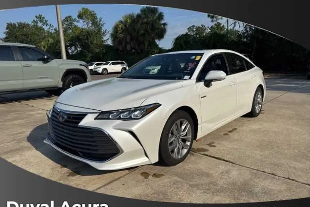 2021 Toyota Avalon Hybrid XLE photo 1