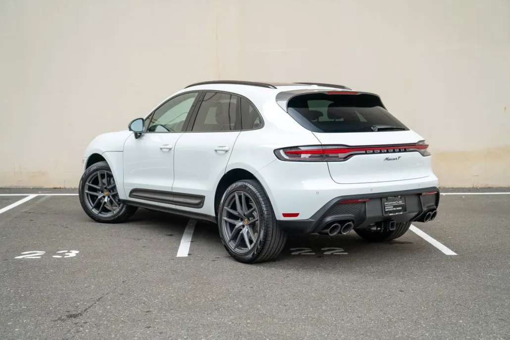 2025 Porsche Macan T photo 1