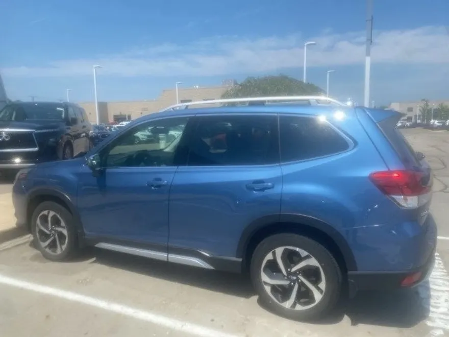 2022 Subaru Forester Touring photo 1