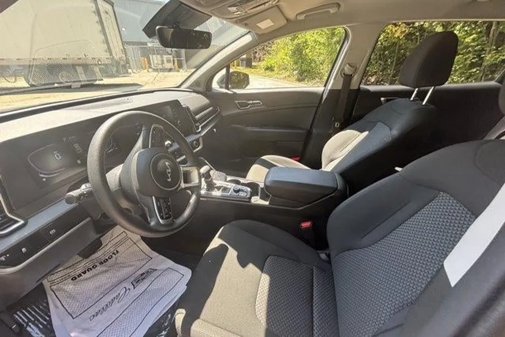 2024 Kia Sportage LX photo 1