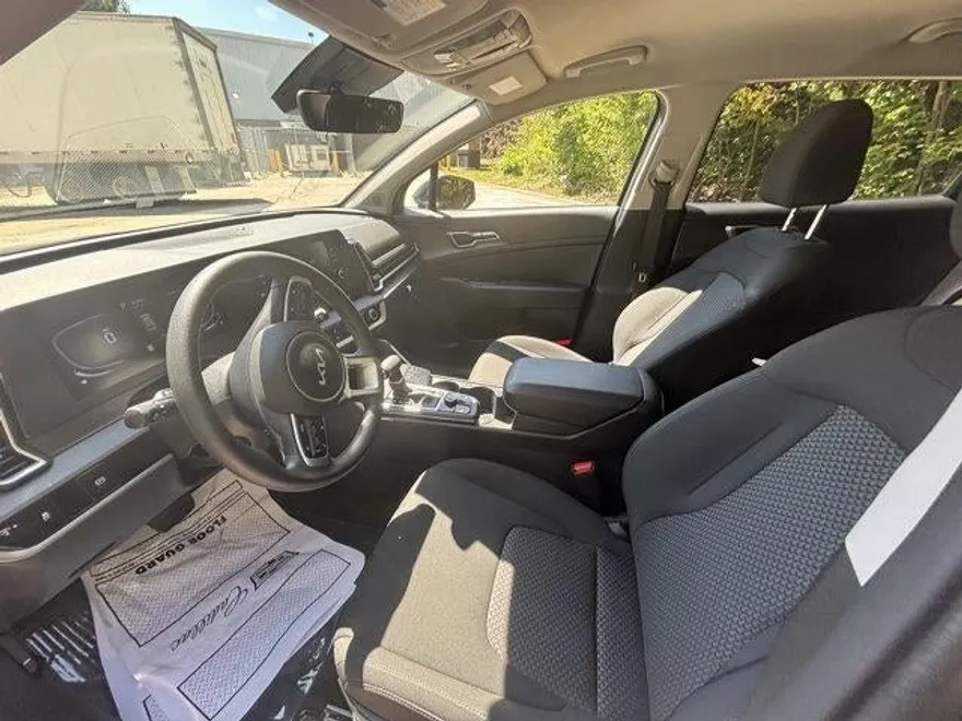 2024 Kia Sportage LX photo 1