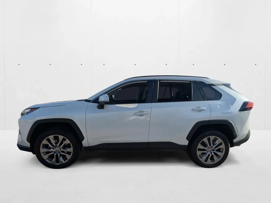 2023 Toyota RAV4 XLE Premium photo 1