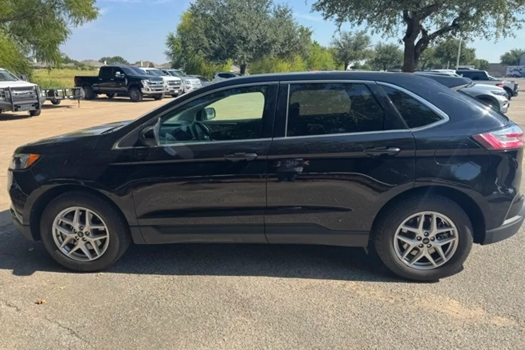 2024 Ford Edge SEL photo 1