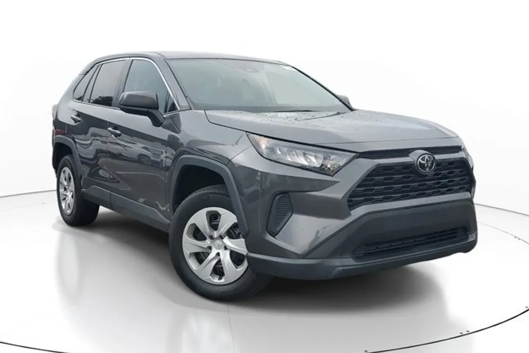 2022 Toyota RAV4 LE photo 1
