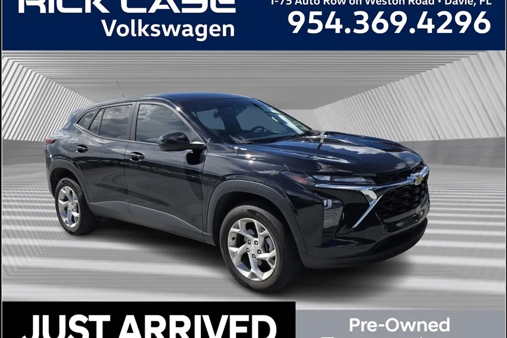 2024 Chevrolet Trax LS photo 1