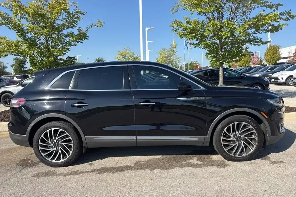 2019 Lincoln Nautilus Reserve photo 1