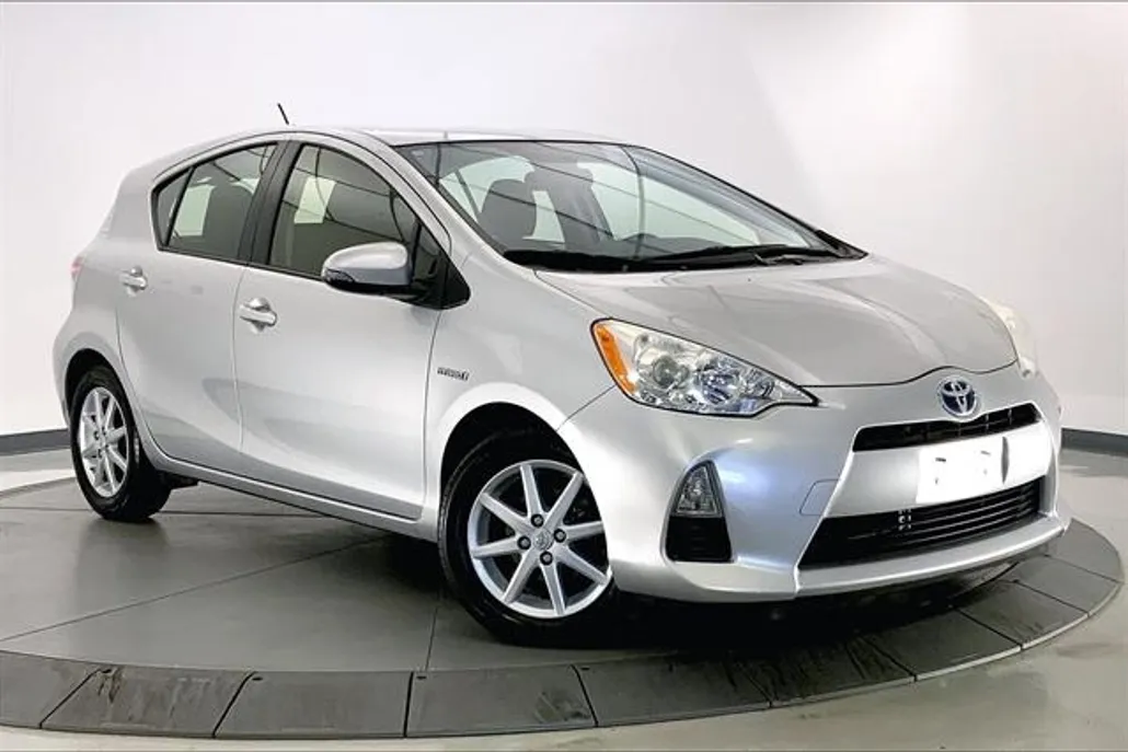 2012 Toyota Prius C One photo 1