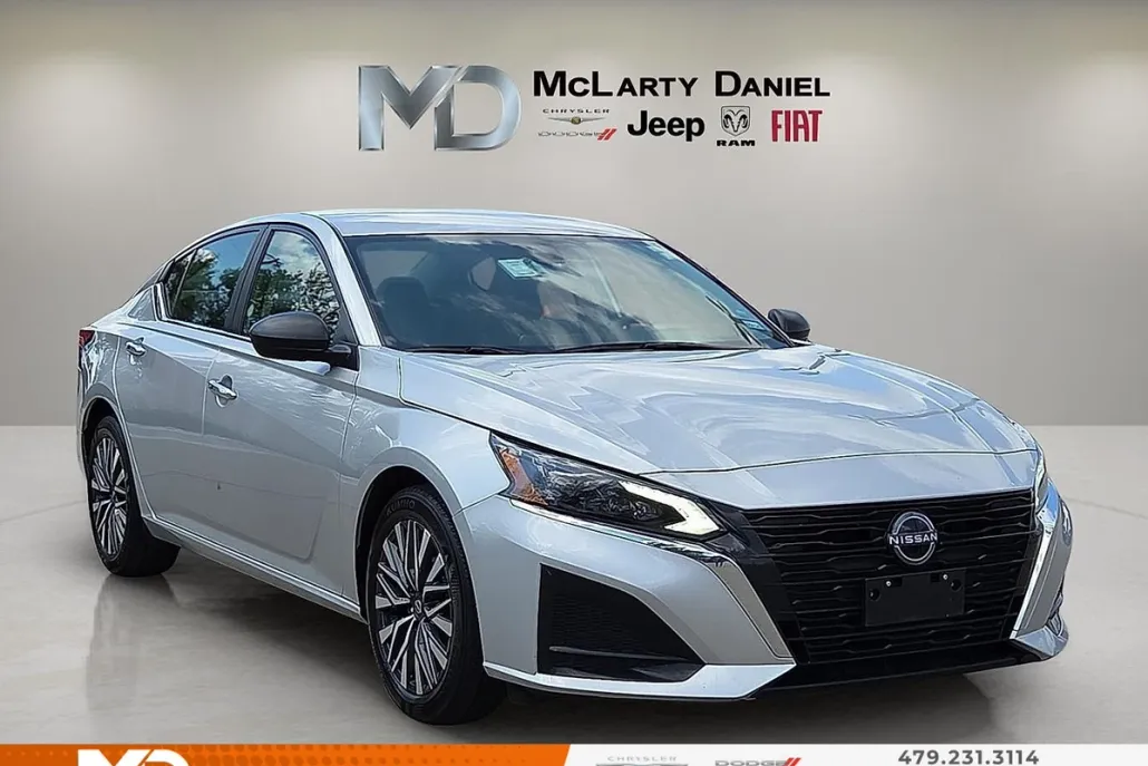 2024 Nissan Altima SV photo 1