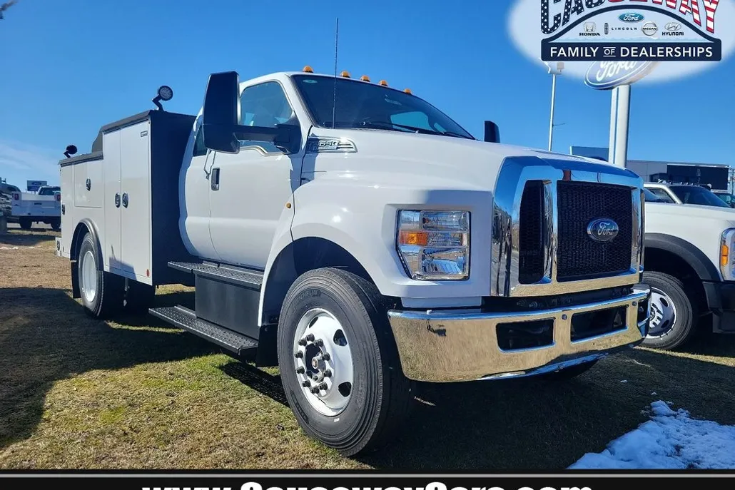 2024 Ford F-650 photo 1
