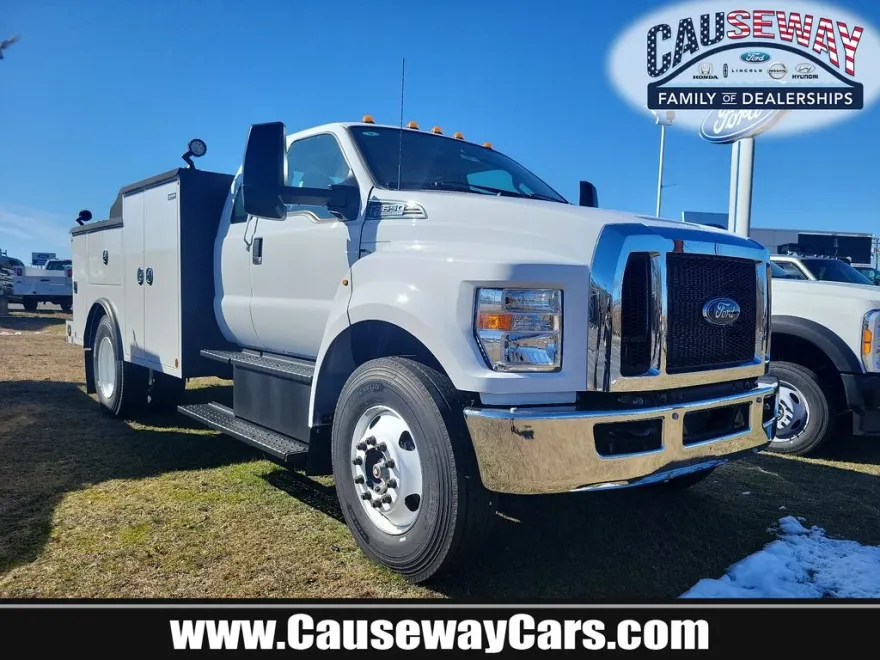 2024 Ford F-650 photo 1