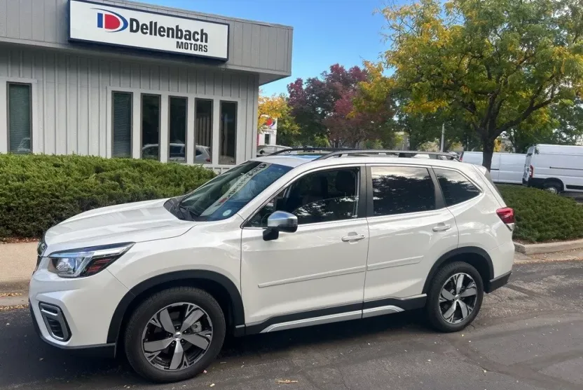 2020 Subaru Forester Touring photo 1