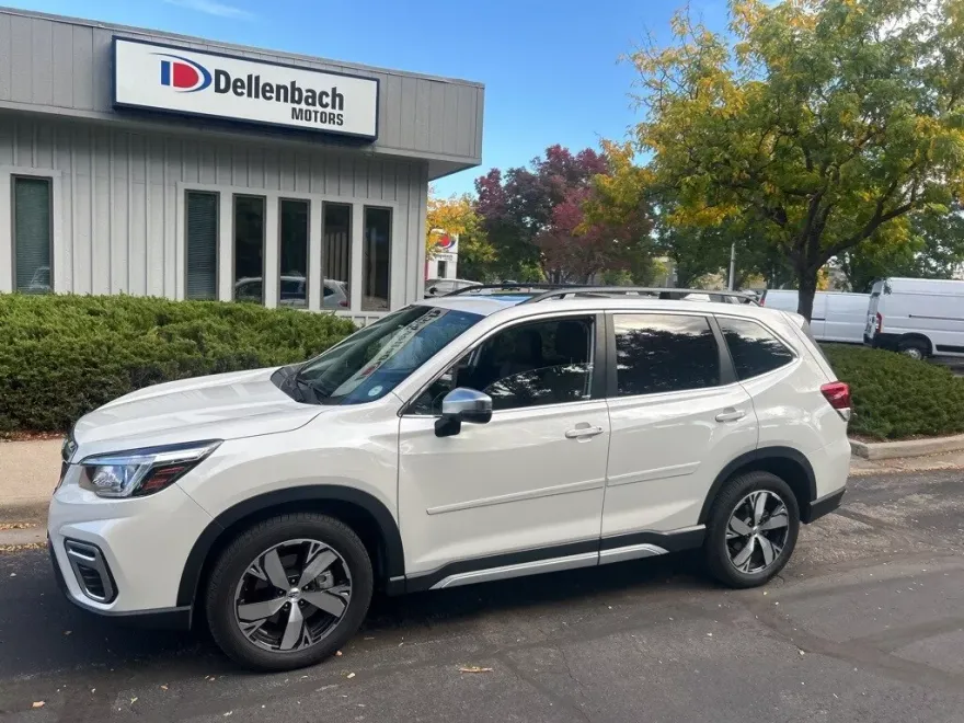 2020 Subaru Forester Touring photo 1