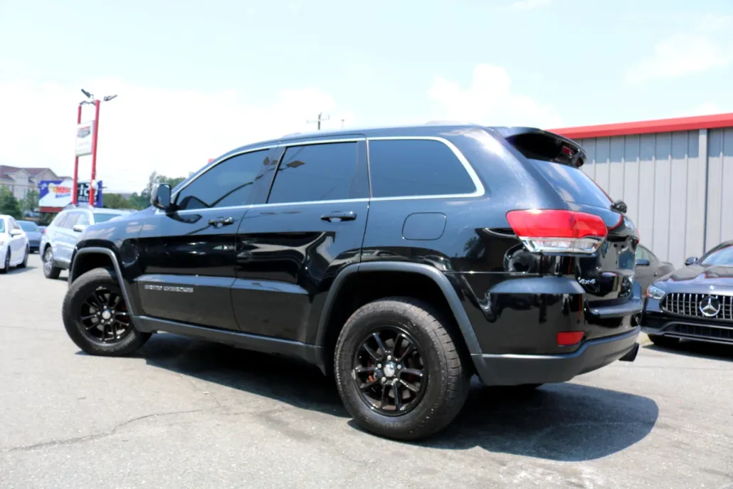 2019 Jeep Grand Cherokee Laredo E photo 1