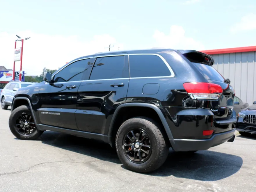 2019 Jeep Grand Cherokee Laredo E photo 1