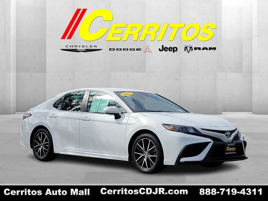 2021 Toyota Camry SE photo 1