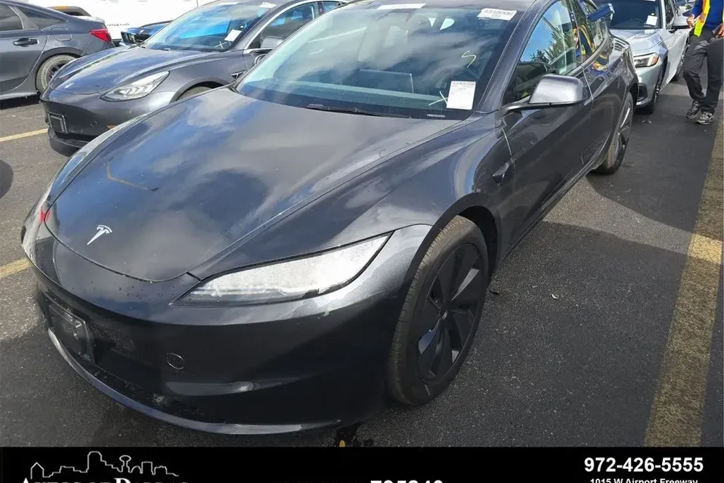 2024 Tesla Model 3 Long Range photo 1
