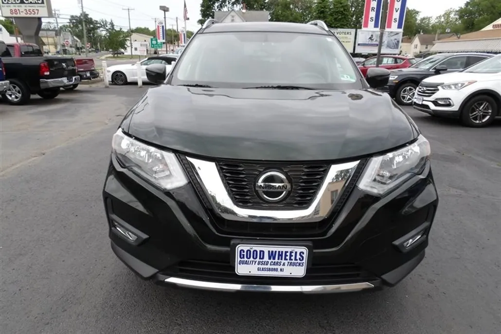 2018 Nissan Rogue SV photo 1