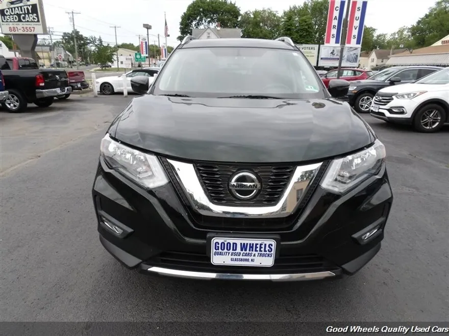 2018 Nissan Rogue SV photo 1