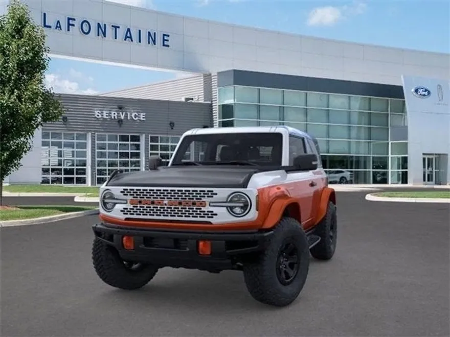 2025 Ford Bronco First Edition photo 2