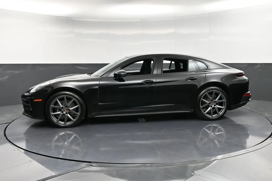 2025 Porsche Panamera 4 photo 1