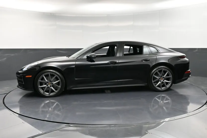 2025 Porsche Panamera 4 photo 1
