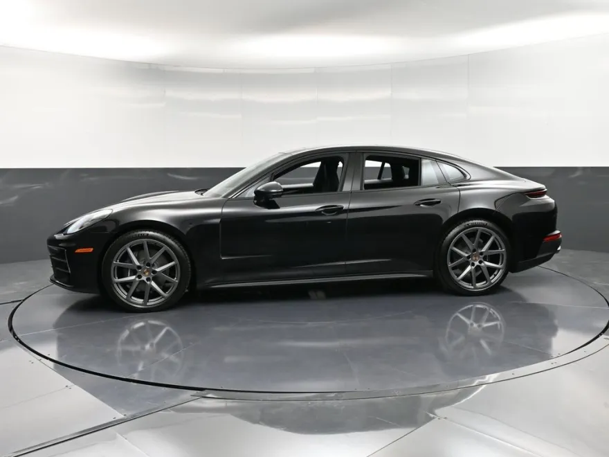 2025 Porsche Panamera 4 photo 1